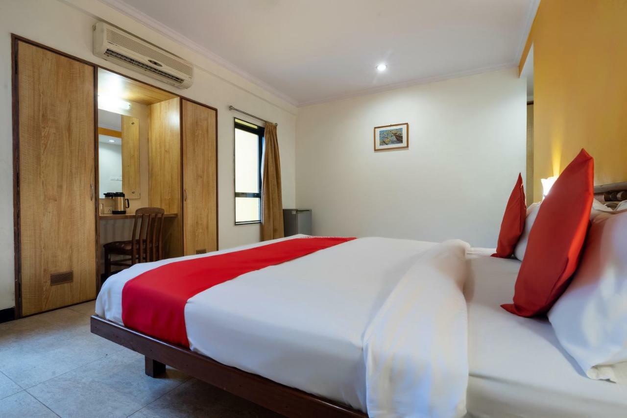Oyo 44695 Hotel Mango Sawantwadi Exteriör bild