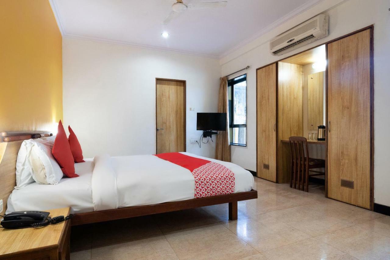 Oyo 44695 Hotel Mango Sawantwadi Exteriör bild