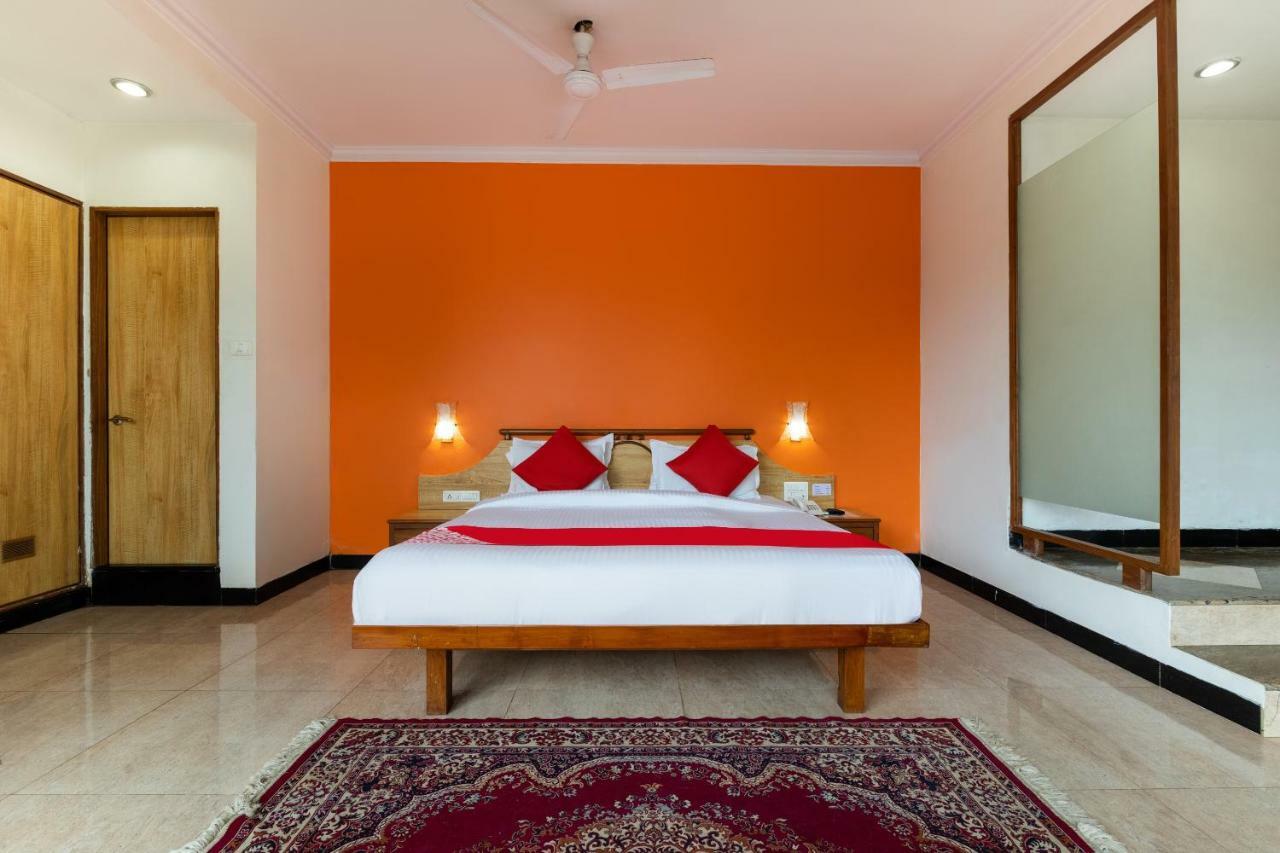 Oyo 44695 Hotel Mango Sawantwadi Exteriör bild