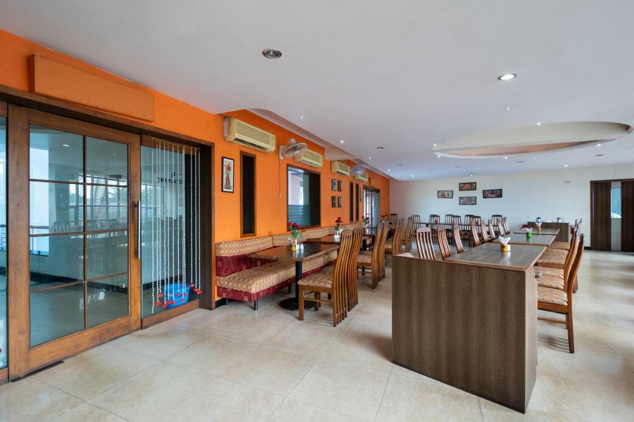 Oyo 44695 Hotel Mango Sawantwadi Exteriör bild