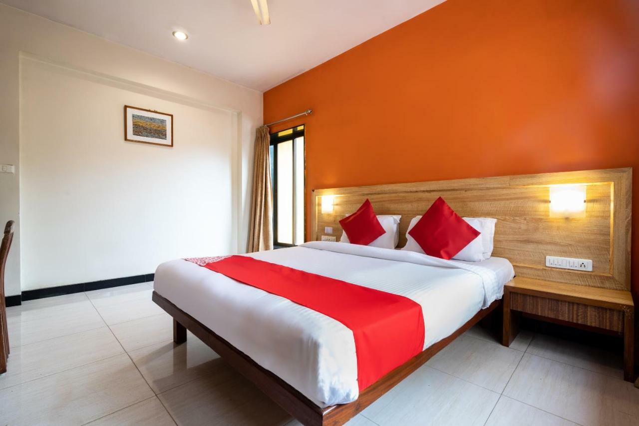 Oyo 44695 Hotel Mango Sawantwadi Exteriör bild