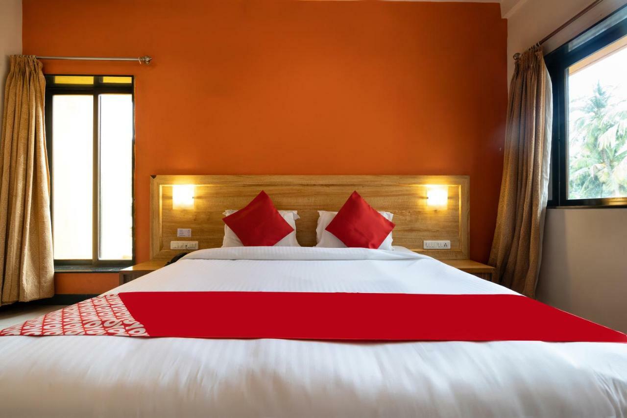 Oyo 44695 Hotel Mango Sawantwadi Exteriör bild