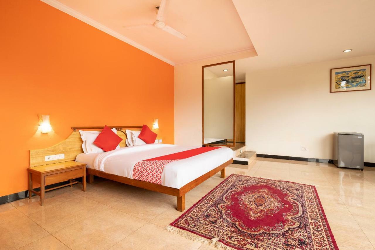 Oyo 44695 Hotel Mango Sawantwadi Exteriör bild