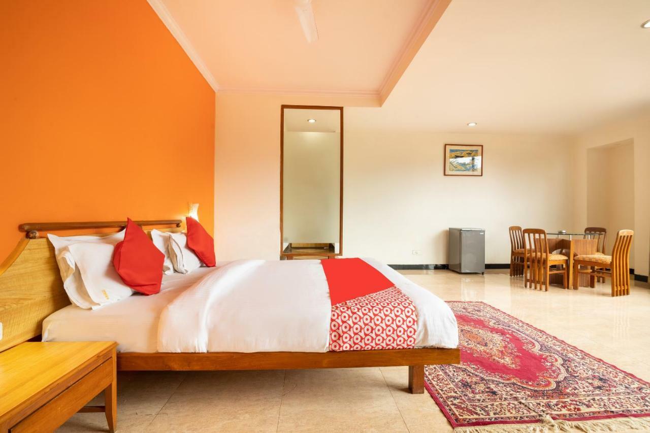 Oyo 44695 Hotel Mango Sawantwadi Exteriör bild