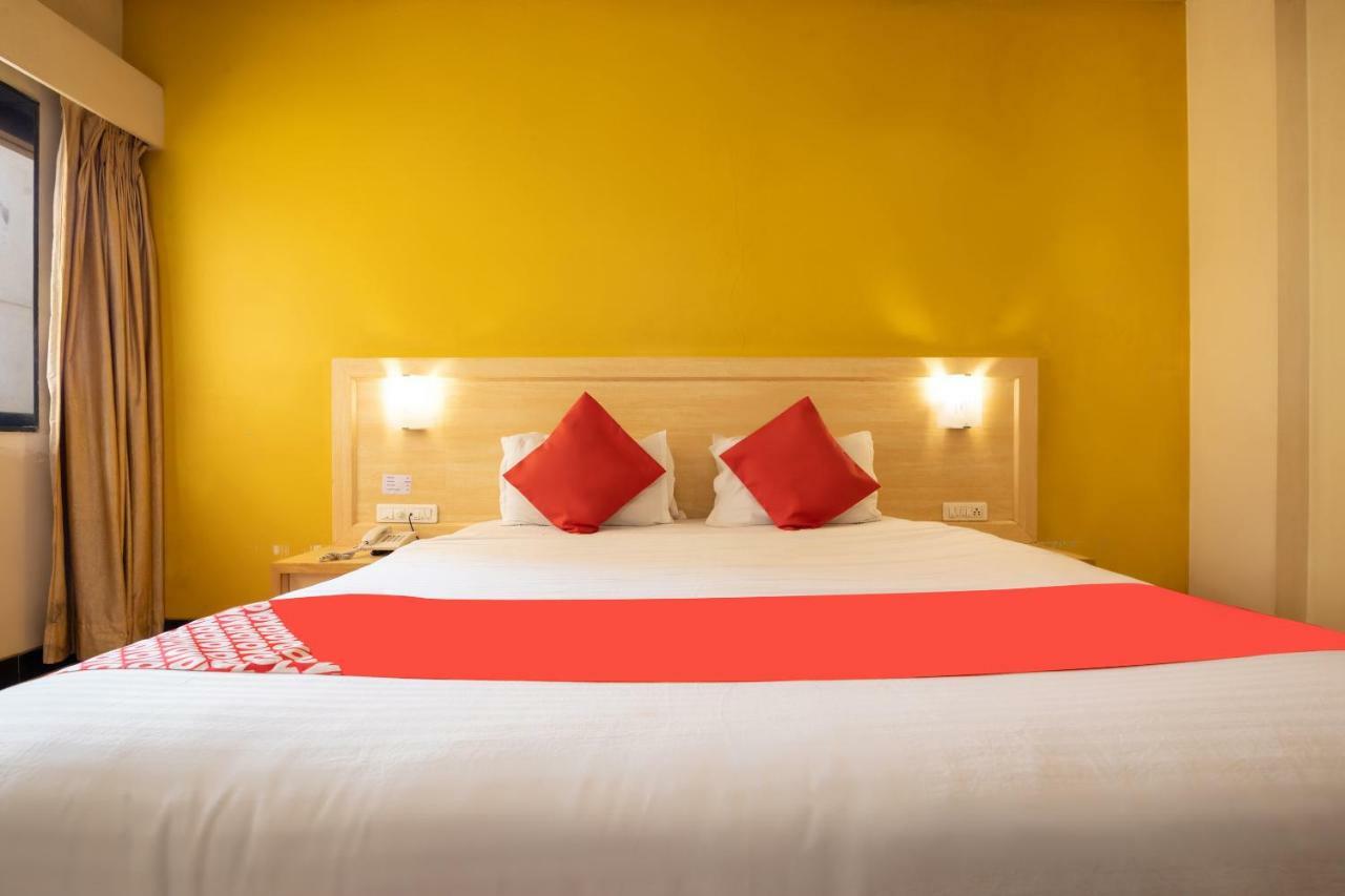 Oyo 44695 Hotel Mango Sawantwadi Exteriör bild