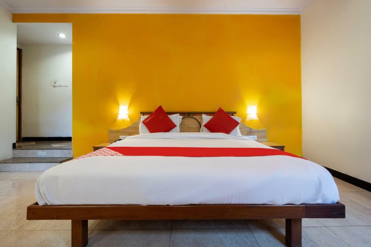 Oyo 44695 Hotel Mango Sawantwadi Exteriör bild